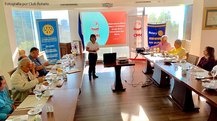 Club Rotario San Salvador Maquilishuat conoce el enfoque de paz del Observatorio Micro Macro UDB 