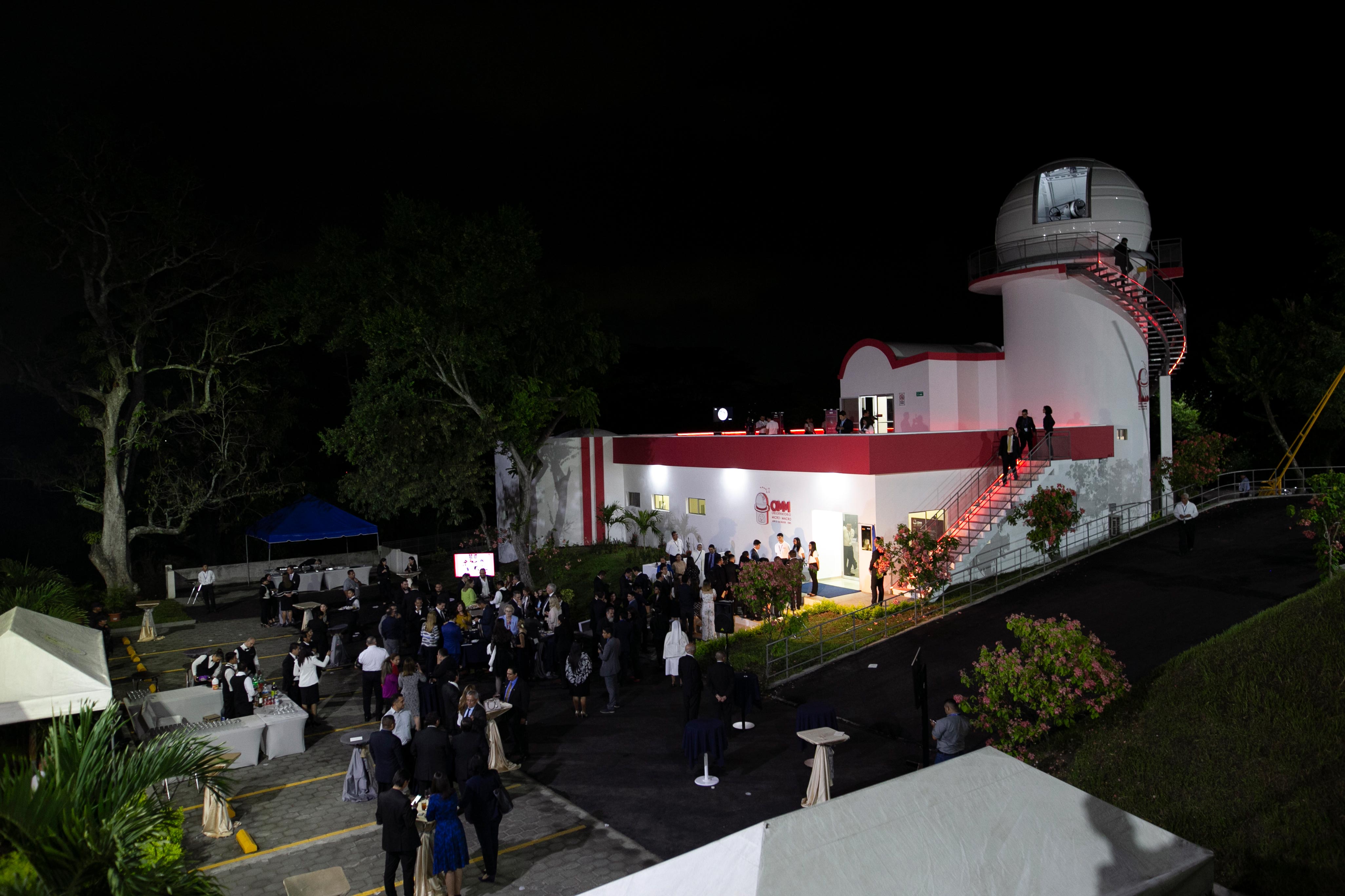 UDB inaugura el Observatorio Micro Macro