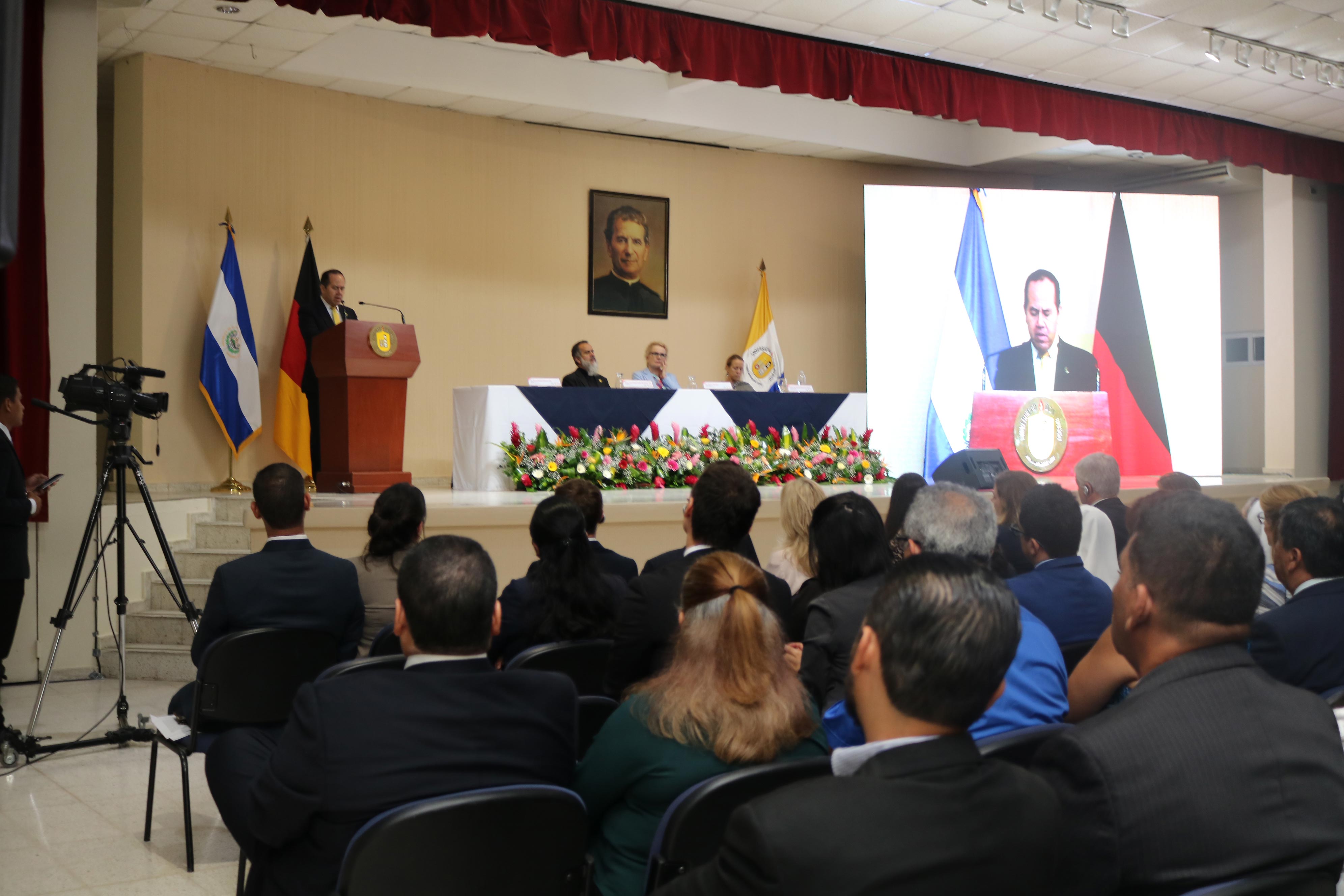 UDB inaugura el Observatorio Micro Macro